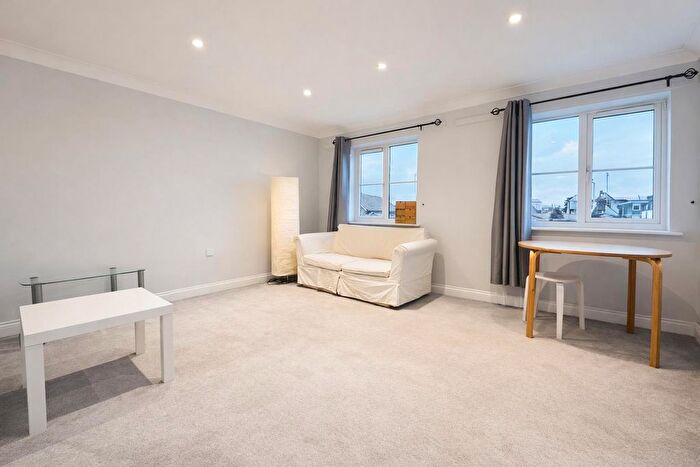 2 Bedroom Flat For Sale In Queens Road, Reading, RG1 - Photo 2