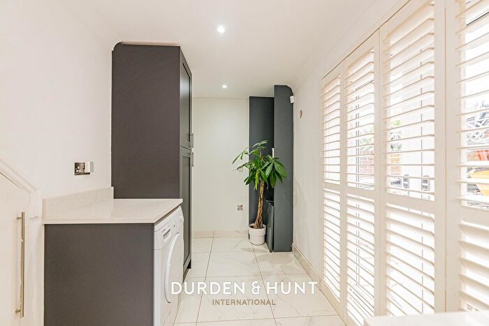 3 Bedroom End Of Terrace House For Sale In Upton Close, Stanford-Le-Hope, SS17