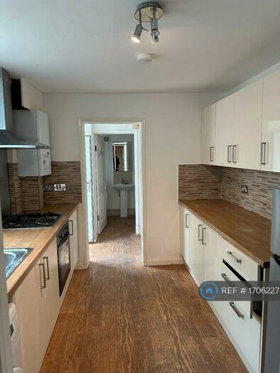 3 Bedroom Terraced House To Rent In Duncombe Street, Bletchley, Milton Keynes, MK2