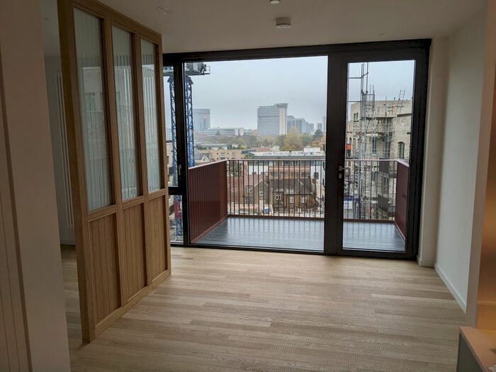 1 Bedroom Flat To Rent In Hollandbury House, Brent Way, Brentford, TW8