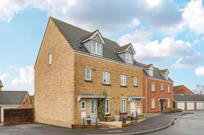 4 Bedroom Semi Detached House For Sale In Bolts Croft, Pewsham, SN15