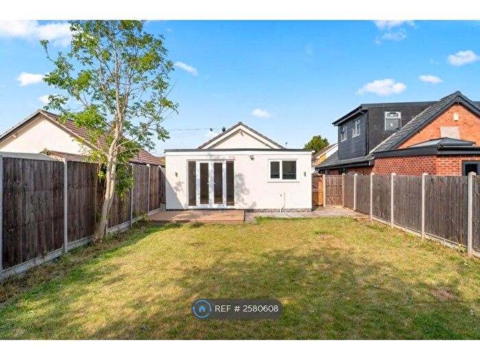 3 Bedroom Bungalow To Rent In Coombe Rise, Oadby, Leicester, LE2