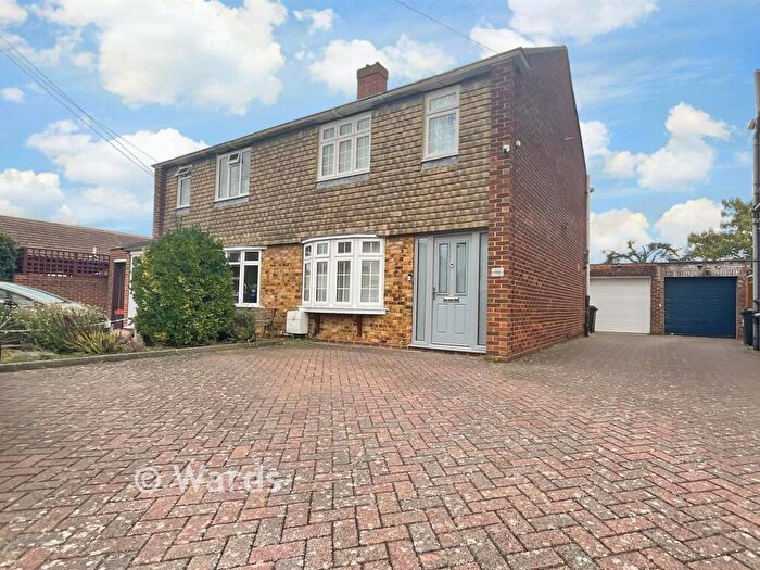 3 Bedroom Semi Detached House For Sale In Golf Links Avenue, Gravesend, Kent, DA11