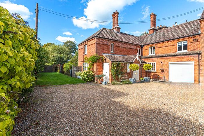 4 Bedroom Link Detached House For Sale In Grange Lane, Hartley Wintney, RG27