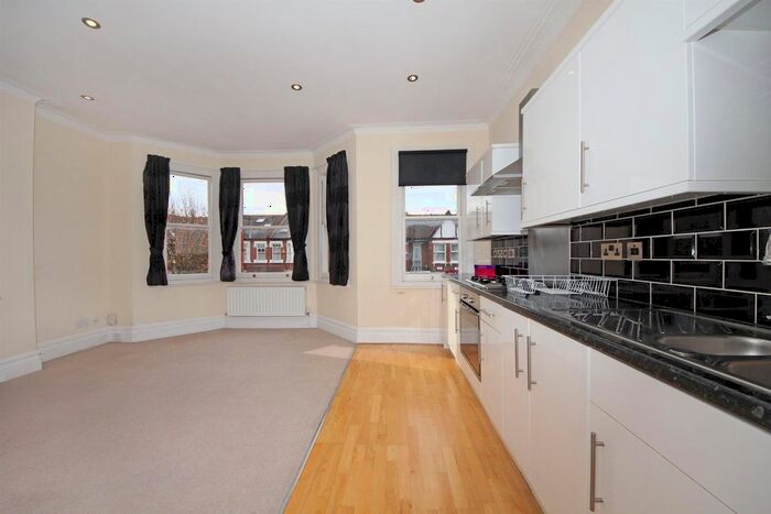 2 Bedroom Flat To Rent In Coldershaw Road, London, W13