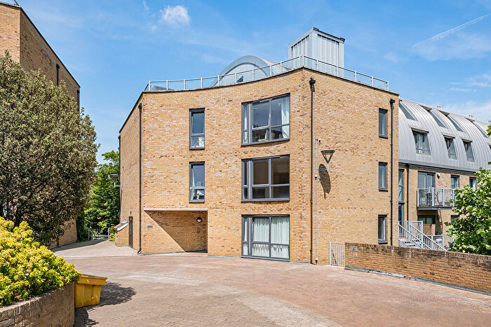 1 Bedroom Apartment For Sale In Mead Lane, Hertford, SG13
