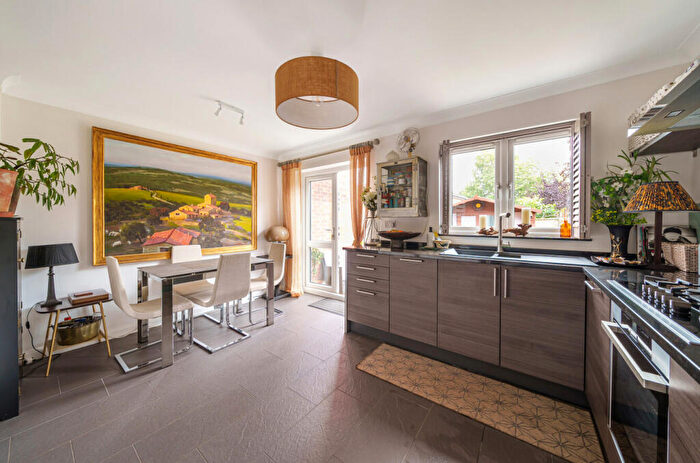 3 Bedroom End Of Terrace House For Sale In Atherton Close, Shalford, Guildford, Surrey, GU4