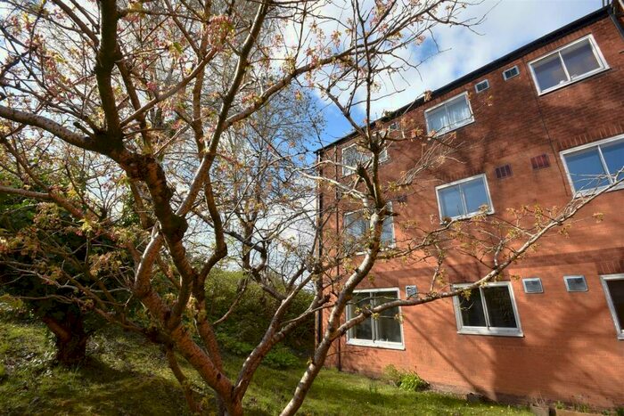 2 Bedroom Apartment To Rent In Flat, Elizabethan Court, Windsor Road, Penarth, Vale Of Glamorgan, CF64