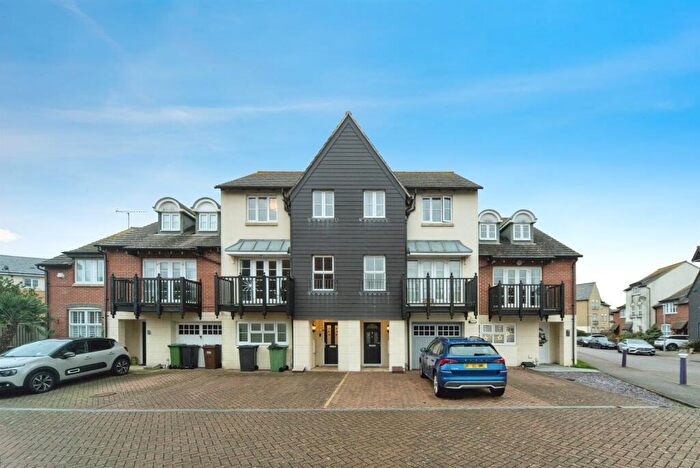 4 Bedroom Town House For Sale In Admiralty Way, Eastbourne, BN23
