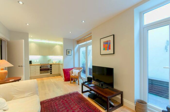2 Bedroom Flat To Rent In Whateley Road London, SE22