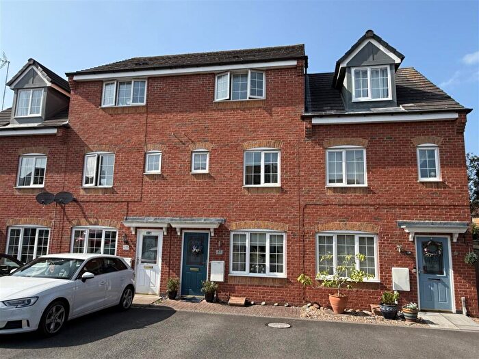3 Bedroom Town House For Sale In Barker Round Way, Burton-On-Trent, DE14