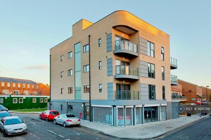 3 Bedroom Flat To Rent In Boleyn Road, London, N16