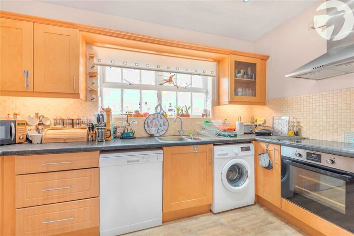 2 Bedroom Flat For Sale In Empire Walk, Greenhithe, Kent, DA9