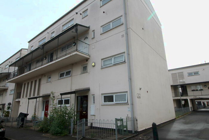 3 Bedroom Apartment To Rent In Kennedy Square, Leamington Spa, CV32
