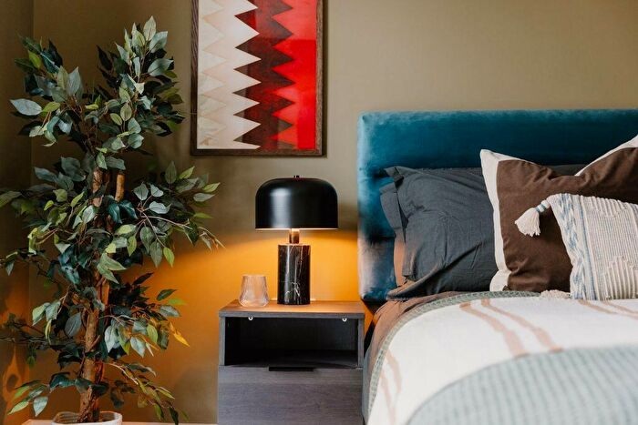 2 Bedroom Apartment To Rent In Inkwell Place, Birmingham, B16