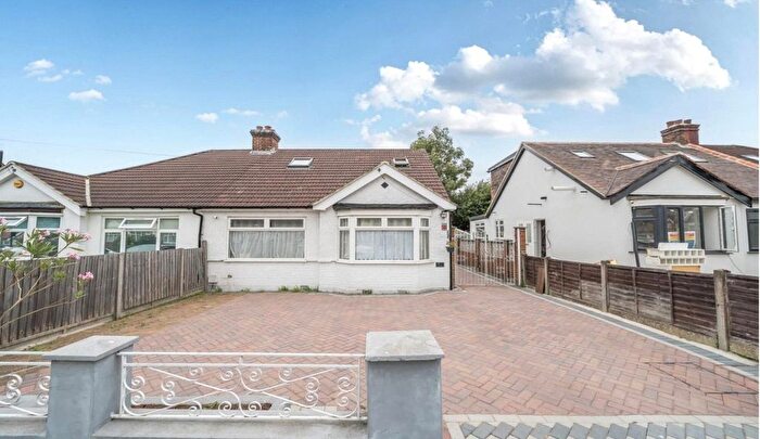 4 Bedroom Bungalow For Sale In Manor Avenue, Northolt, UB5