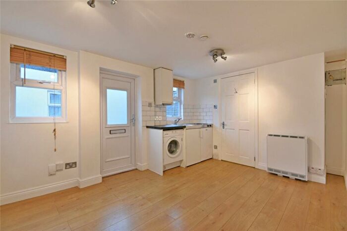 Studio To Rent In Ashenden Road, Homerton, E5