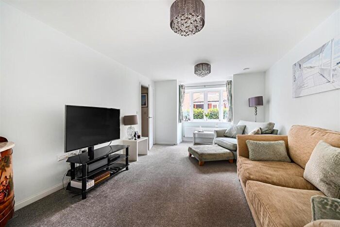 4 Bedroom Detached House For Sale In Cleverley Rise, Southampton, SO31