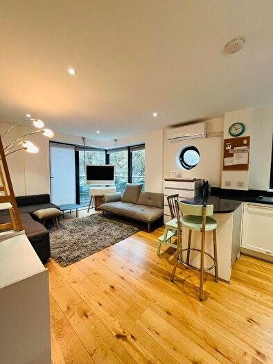 2 Bedroom Apartment To Rent In East Smithfield, London, E1W
