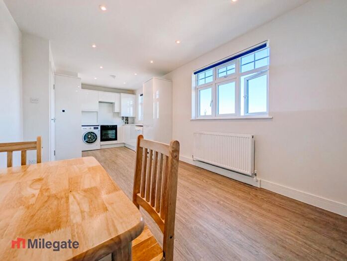 2 Bedroom Flat To Rent In Addiscombe Road, Croydon, CR0