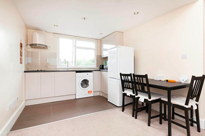 1 Bedroom Apartment To Rent In Hendon Way, London, (Inclusive Of Water And Wifi), NW2