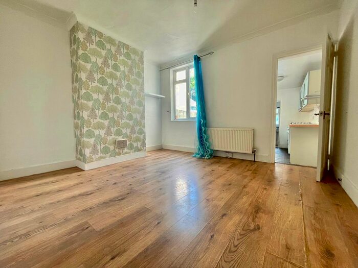 3 Bedroom Terraced House To Rent In James Street, Gillingham, ME7