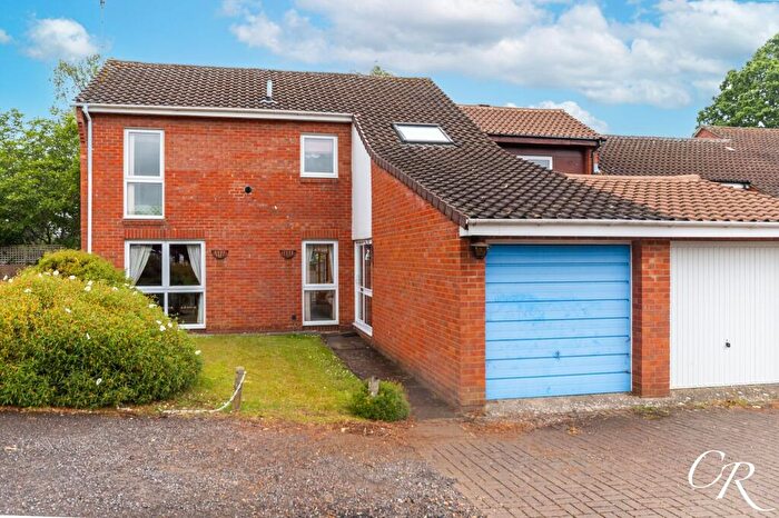 4 Bedroom Link Detached House For Sale In King Arthur Close, Cheltenham, GL53