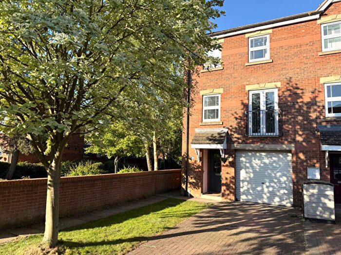3 Bedroom Town House For Sale In Padley Road, Lincoln, LN2