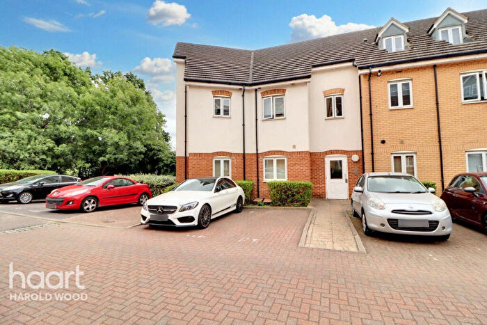 1 Bedroom Flat For Sale In Ingrebourne Avenue, Harold Hill, RM3