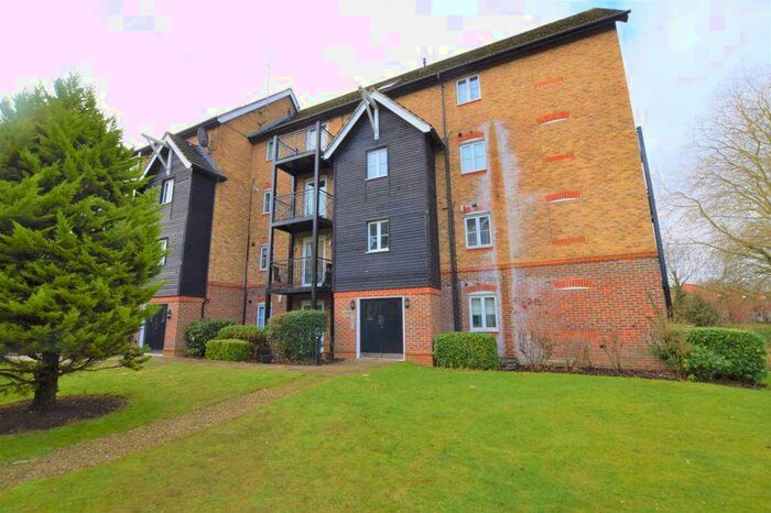 2 Bedroom Flat To Rent In Bartlett Crescent, High Wycombe, HP12