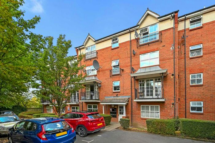 2 Bedroom Flat To Rent In Shaftesbury Gardens, North Acton, NW10