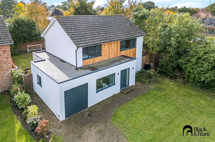 4 Bedroom Detached House For Sale In Thornton Dene, Beckenham, BR3