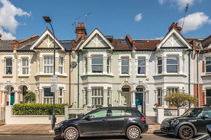 3 Bedroom Flat For Sale In Greswell Street, London, SW6