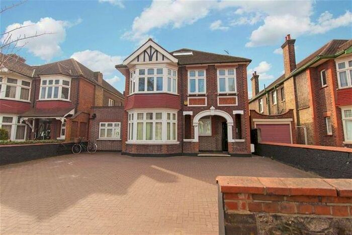 3 Bedroom Flat To Rent In Gunnersbury Avenue, Ealing, W5