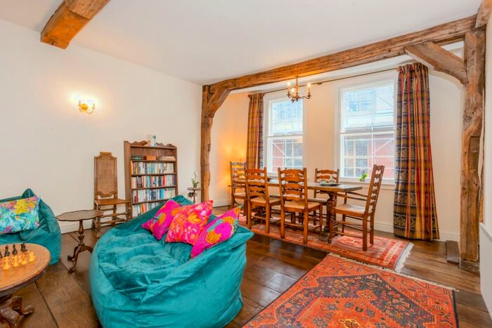 2 Bedroom Flat To Rent In High Street Marlborough, SN8