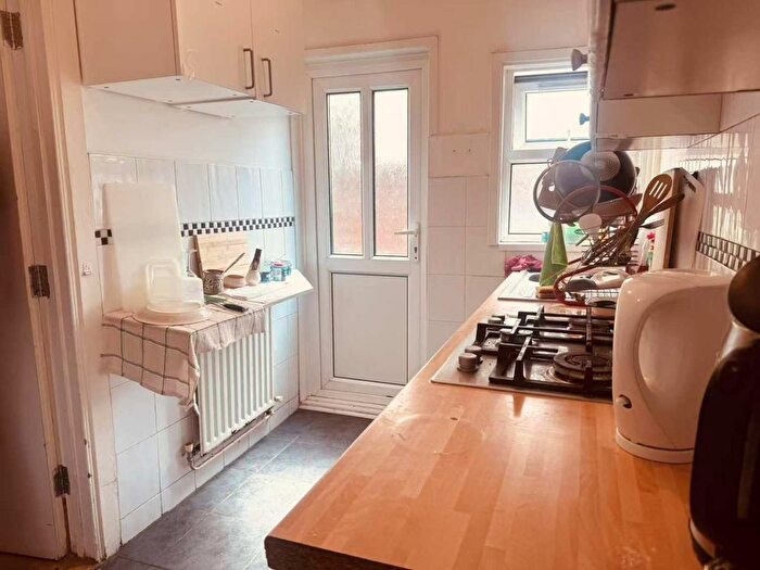5 Bedroom Flat To Rent In Embleton Road, London, SE13