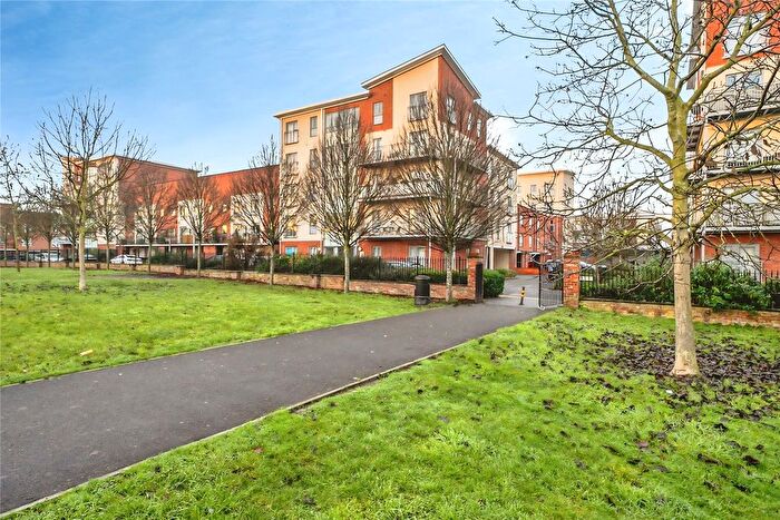 2 Bedroom Flat To Rent In Evesham House, Battle Square, Reading, RG30