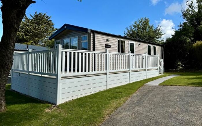2 Bedroom Mobile/park Home For Sale In Silverbow Country Park, Cornwall., TR4
