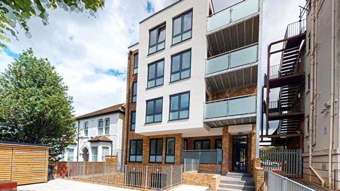 2 Bedroom Apartment To Rent In Lennard Road, Croydon, CR0