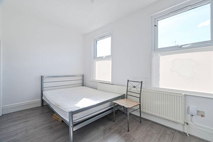 2 Bedroom Flat To Rent In Odessa Road, Forest Gate, London, E7