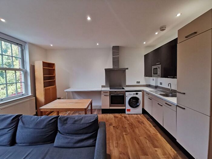 2 Bedroom Flat To Rent In North Drive, London, SW16