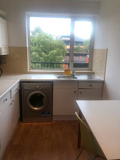 2 Bedroom Flat To Rent In Redmires Court, Salford, M5