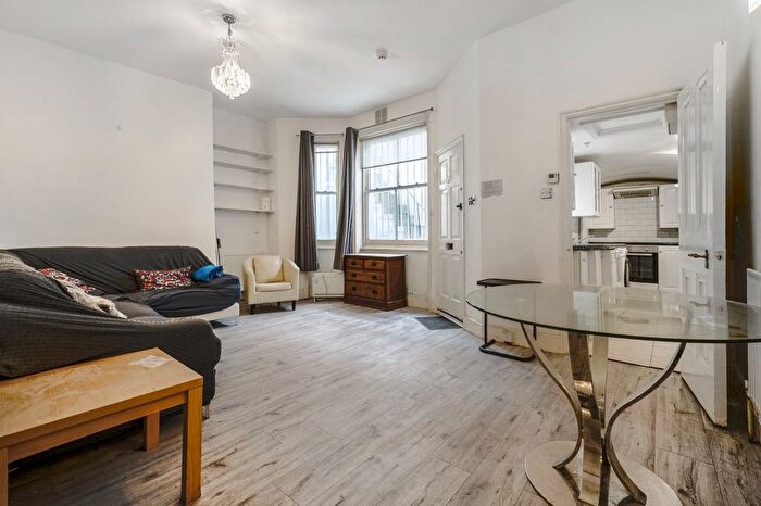 2 Bedroom Flat For Sale In Castletown Road, West Kensington, W14