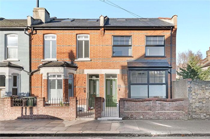 3 Bedroom End Of Terrace House For Sale In Queen Elizabeth Road, Walthamstow, London, E17