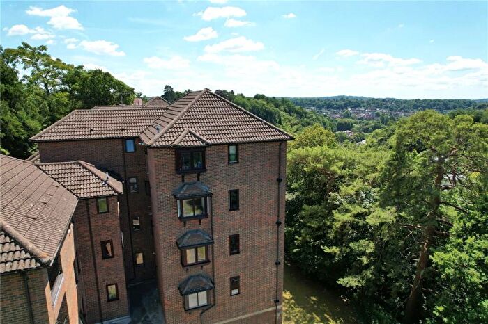 2 Bedroom Flat For Sale In Twycross Road, Godalming, GU7