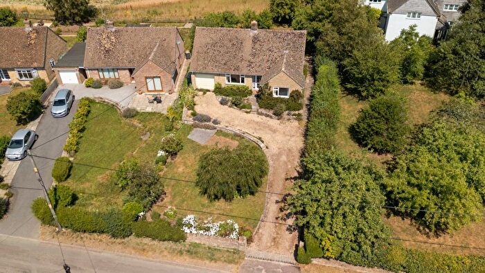 3 Bedroom Detached Bungalow For Sale In Park Road, Combe, OX29