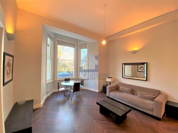 1 Bedroom Flat To Rent In Redcliffe Square, Chelsea, London, SW10