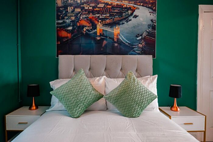 1 Bedroom Flat To Rent In Rosebank Avenue, Wembley, Middlesex, HA0