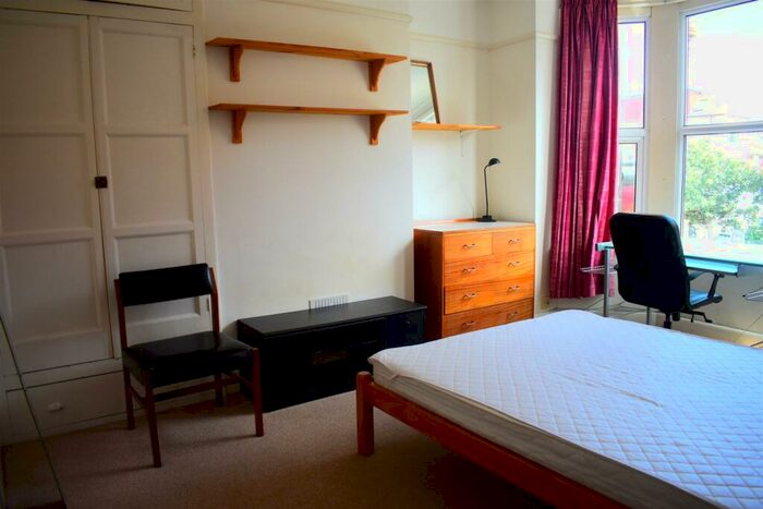 5 Bedroom Detached House To Rent In Somers Road, Southsea, PO5