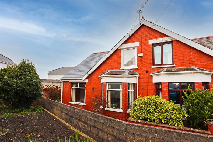 3 Bedroom Semi-Detached Bungalow For Sale In Wessex Place, Barry, CF62
